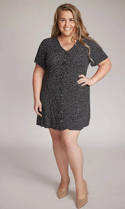 LAUREN HEIGHT 158 | BUST 113 | WAIST 98 | HIP 119