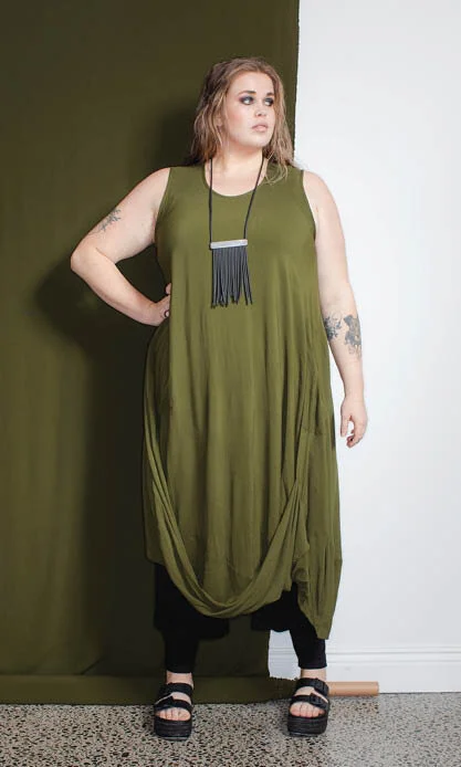 MEGAN HEIGHT 181 | BUST 129 | WAIST 110 | HIP 181