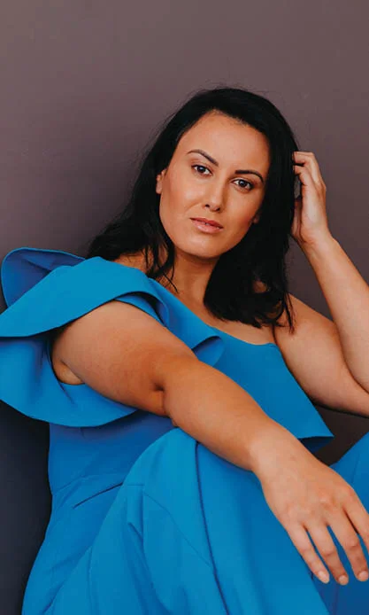 TIA HEIGHT 174 | BUST 105 | WAIST 90 | HIP 115